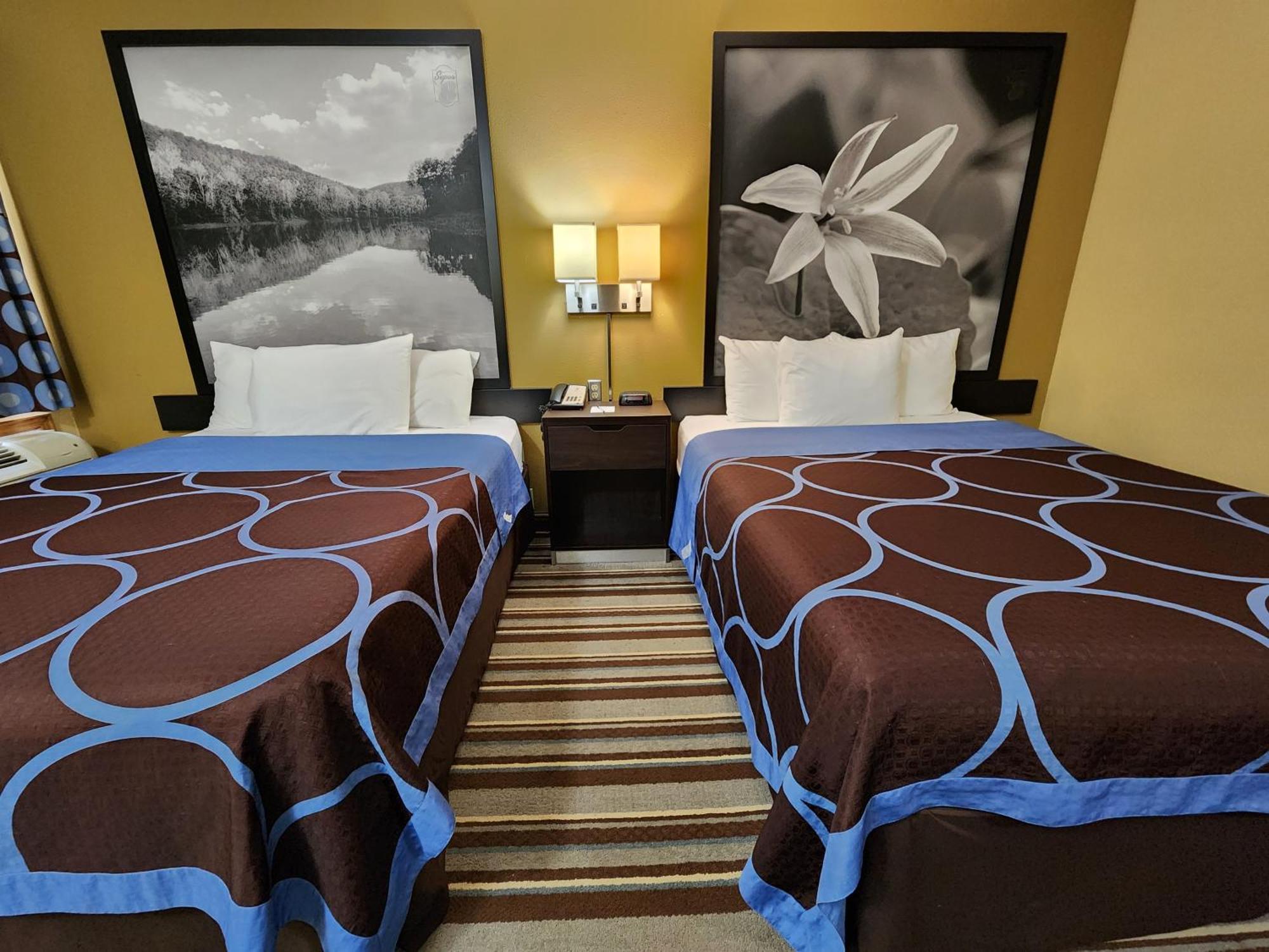 ซูเปอร์ 8 บาย วินด์แฮม ไพน์บลัฟฟ์ Hotel ภายนอก รูปภาพ